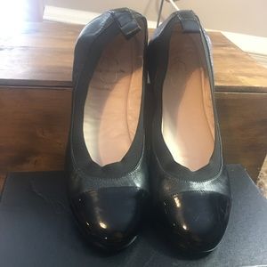Black LEATHER flats 9m EUC compare to Tory Burch